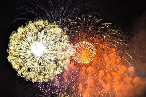 Sôi động đêm nhạc và màn pháo hoa rực rỡ bên sông Sài Gòn chào đón năm mới 2025