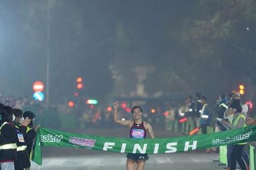 Nguyễn Thị Oanh tiếp tục lập kỷ lục Giải chạy bán Marathon quốc tế đầu năm mới