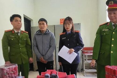 Công an huyện Gia Lâm thu giữ hơn tạ pháo lậu