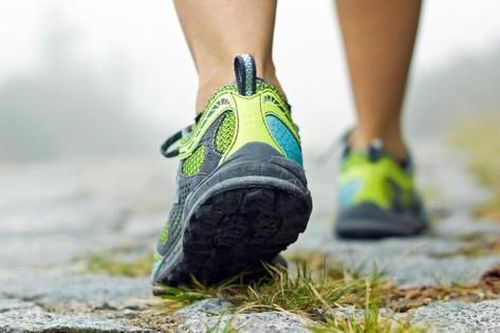 Cách chăm sóc bàn chân cho người đi bộ và chạy bộ