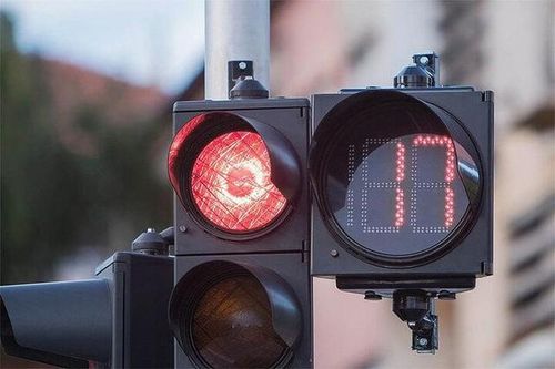 Đề xuất bỏ đếm giây đèn đỏ gây xôn xao dư luận, Cục CSGT nói gì?