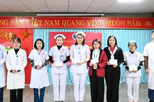 Hơi ấm nghĩa tình đến với đoàn viên khó khăn tại BV Hữu nghị Việt Nam-Cuba Đồng Hới trong chương trình Xuân yêu thương