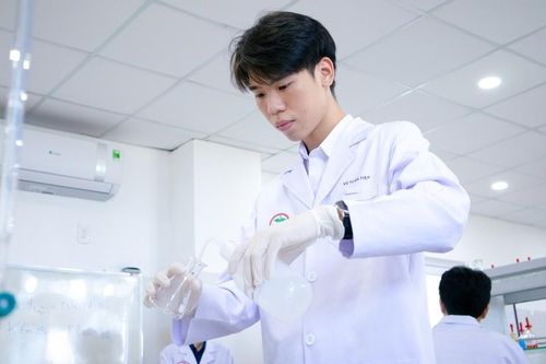 Lo ngại đề xuất miễn học phí ngành Y khiến điểm chuẩn cao lại càng cao