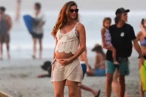Siêu mẫu Gisele Bundchen khoe bụng bầu