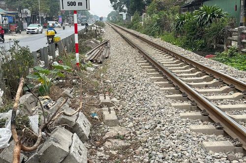 Nhếch nhác, phản cảm tuyến hành lang an toàn đường sắt ở huyện Phú Xuyên