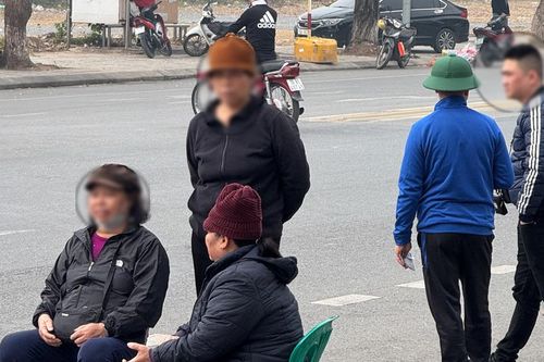 Vé 'chợ đen' ế ẩm, 'phe vé' than khóc trước trận Việt Nam gặp Thái Lan