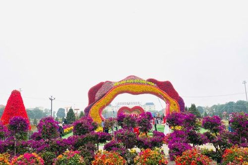 Mê Linh trồng hoa gắn với phát triển du lịch văn hóa, tâm linh