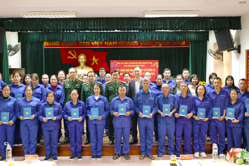 Ban Công đoàn Quốc phòng trao quà Tết nguyên đán Ất Tỵ tặng đoàn viên công đoàn Công ty Cổ phần 22