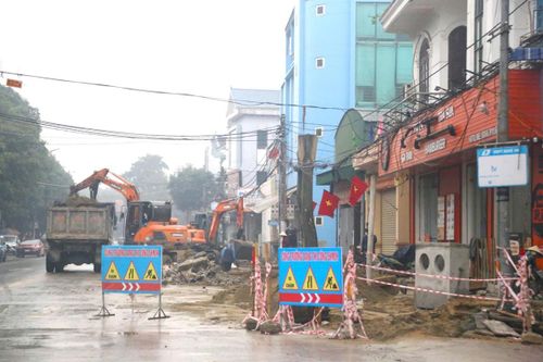 Năm mới ngổn ngang công trình cũ!