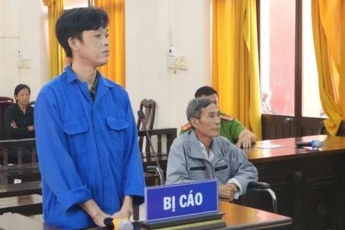 Giữ súng làm 'kỷ niệm', cựu Trưởng ấp và con trai cùng lĩnh án tù