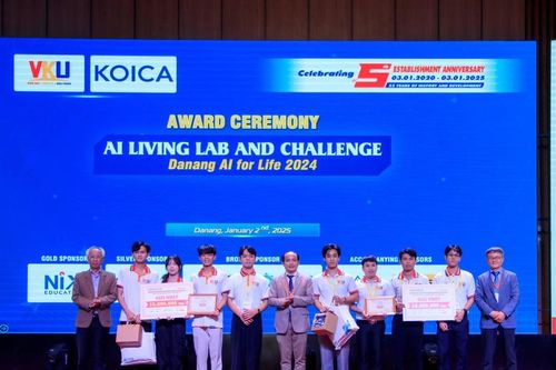 Trao giải thưởng cuộc thi Danang Al for Life và vinh danh sinh viên xuất sắc