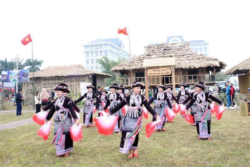 Rực rỡ sắc màu văn hóa Lai Châu