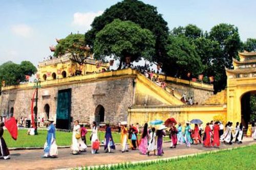 10.000 khách tham quan Hoàng thành Thăng Long ngày đầu năm