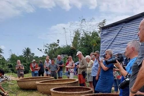 Nghề làm thúng chai ở Phú Yên, quen mà lạ…