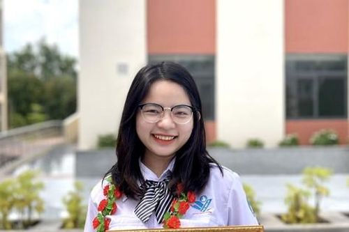 Nữ sinh 5 tốt Vĩnh Long năng nổ với hoạt động tình nguyện, khởi nghiệp