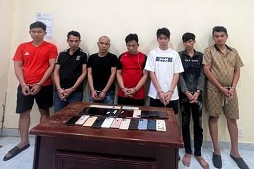 Bắt băng nhóm gây 15 vụ trộm tài sản của các đôi nam nữ trong công viên