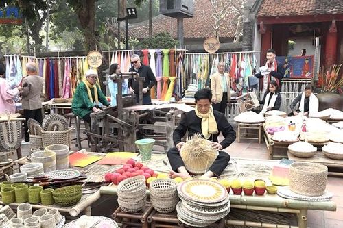 Mang những sản phẩm truyền thống độc đáo của dân tộc đến gần hơn với công chúng