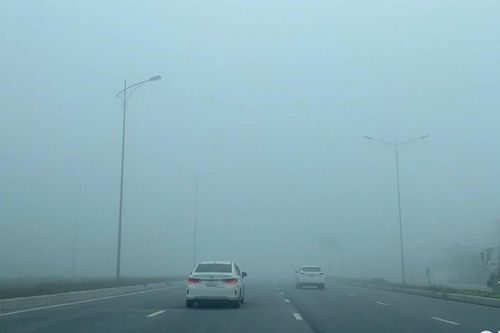 Sương mù dày đặc bao phủ thành Vinh