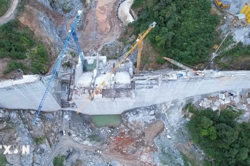 Vụ tai nạn tại Thủy điện Đăk Mi 1: Đưa thi thể nạn nhân cuối cùng vào bờ