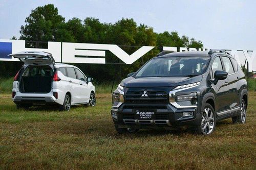 Sắm ngay Xpander Cross 2023 chơi Tết 2025 hay chờ bản Hybrid