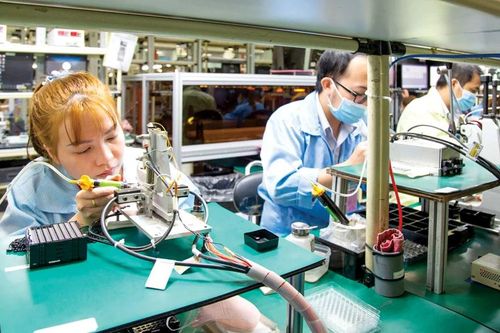 Tìm giải pháp tăng trưởng 2 con số cho TPHCM