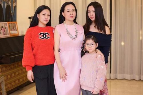 Phượng Chanel khoe ảnh cận visual các con, ái nữ nhỏ nhất gây chú ý