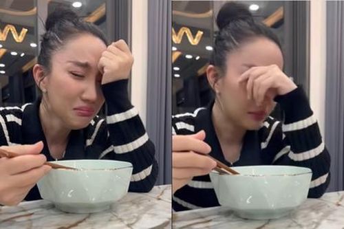 Vợ Lê Dương Bảo Lâm khóc nghẹn bên mâm cơm ngày đầu năm, lý do gây xúc động