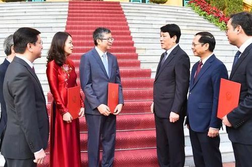2 Thứ trưởng Bộ Ngoại giao được phong hàm Đại sứ bậc 2