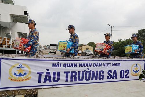 Vùng 2 tổ chức các Đoàn đi thăm, chúc Tết Nhà giàn DK1 và huyện Côn Đảo