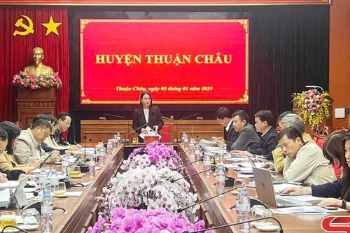 Đồng chí Trưởng ban Tuyên giáo Tỉnh ủy làm việc với huyện Thuận Châu
