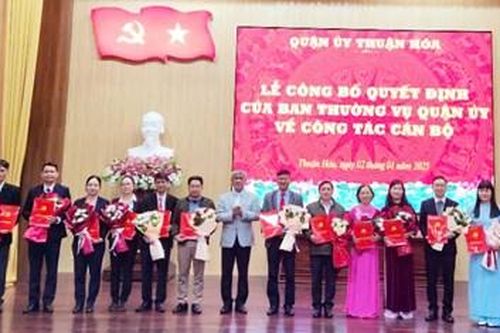 Quận ủy Thuận Hóa công bố quyết định về công tác cán bộ