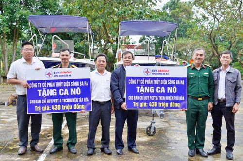 Thủy điện Sông Ba Hạ trao tặng 2 ca nô cứu hộ cho huyện Phú Hòa và Tây Hòa