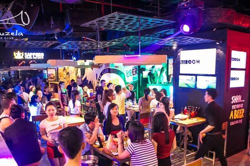 'Đại gia' F&B Golden Gate hủy chia cổ tức bằng tiền mặt vào 'phút 89'