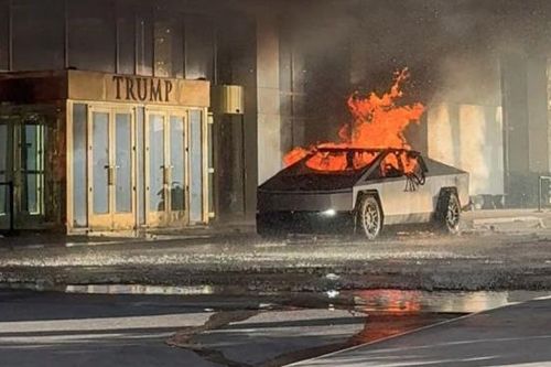 Tesla Cybertruck bất ngờ phát nổ bên ngoài khách sạn Trump, tài xế tử vong