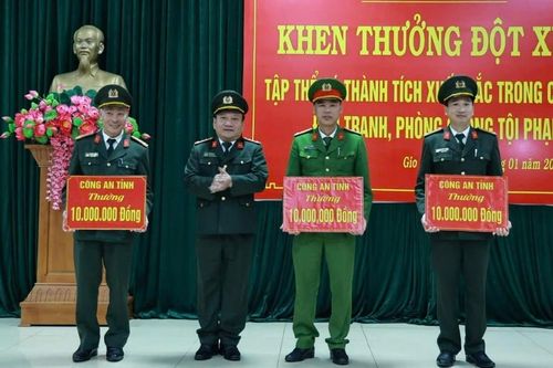 Quảng Trị khen thưởng vụ bắt giữ 85kg thuốc nổ và 400 kíp nổ