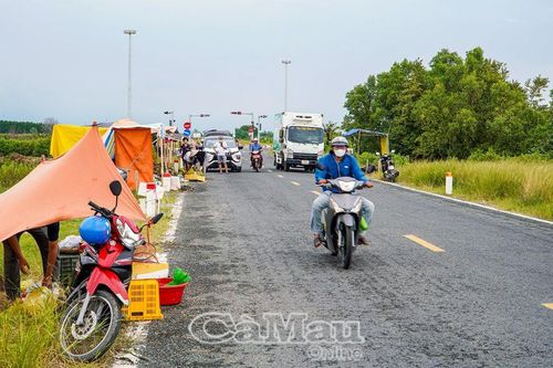 Cần quản lý chặt chợ tự phát