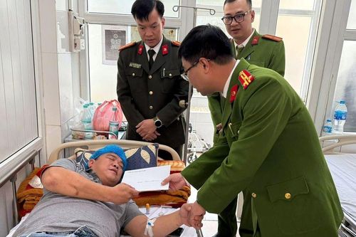 Bắt nhanh thanh niên kẹp 3 thông chốt 141, tông trúng chiến sĩ làm nhiệm vụ