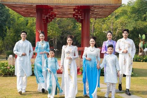 Diễn viên nhí 'Đi giữa trời rực rỡ' ấn tượng trong trang phục áo dài của NTK Hoàng Ly