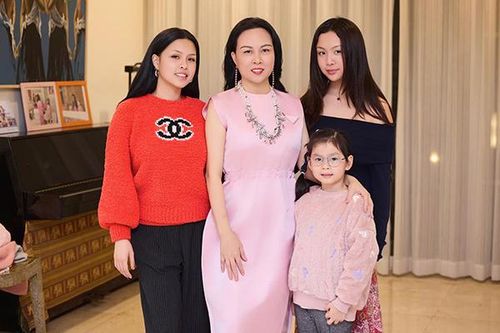 Phượng Chanel tổ chức sinh nhật, nhan sắc của con gái gây chú ý