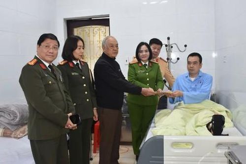 Không chấp hành hiệu lệnh, đối tượng lao xe máy vào cảnh sát giao thông