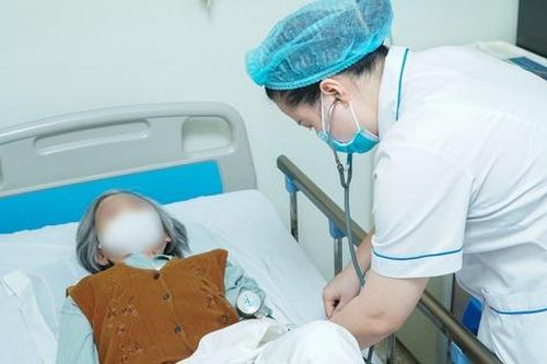 Phẫu thuật nội soi cho cụ 88 tuổi bị viêm ruột thừa kèm tràn dịch màng tim nguy hiểm