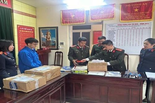 Triệt phá đường dây làm bằng cấp, giấy tờ giả