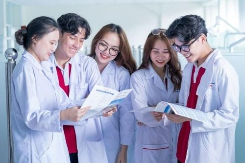 Có công bằng nếu miễn học phí ngành Y, Dược?