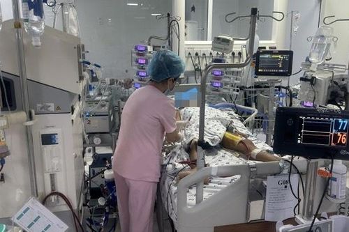 Bé gái nguy kịch sau 2 ngày sốt, phải can thiệp ECMO
