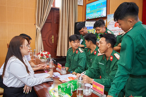 Bộ CHQS tỉnh Tây Ninh phối hợp giới thiệu việc làm cho chiến sĩ xuất ngũ