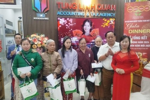 Doanh nghiệp phường Thanh Khê Tây trao hỗ trợ sửa chữa nhà, tặng quà hộ khó khăn dịp Tết Nguyên đán