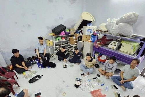 Bắt quả tang 10 đối tượng đang xóc đĩa ăn tiền tại Đà Nẵng
