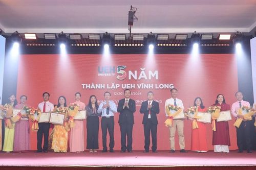 UEH Vĩnh Long chia sẻ tri thức, góp phần phát triển tỉnh Vĩnh Long và vùng ĐBSCL