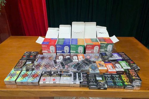 Đồn Biên phòng Hải Vân bắt quả tang 2 đối tượng mua bán, tàng trữ hàng cấm