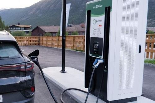 Hầu hết xe mới bán ra trong năm 2024 là xe điện, Na Uy sắp 'xóa sổ' xe xăng